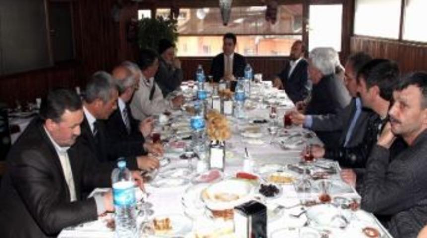 Ak Parti İl Başkanı Kuru, Mahalle Muhtarlarını Dinledi