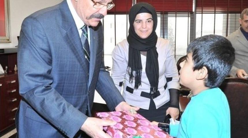 Vali Cerrah: "otistik &Ccedil;ocukların Eğitimi İ&ccedil;in Okul Yapacağız"