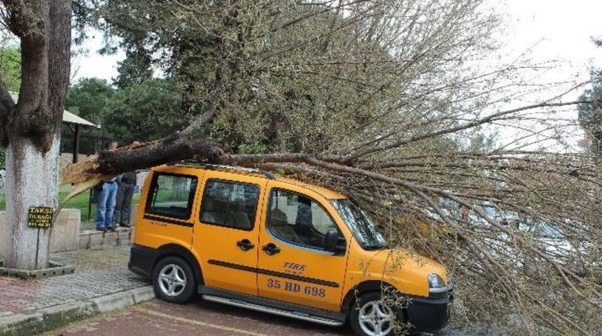 Tire'de Şiddetli R&uuml;zgar