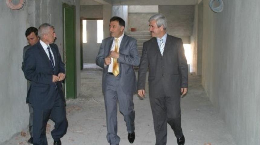 Burhaniye&rsquo;de Okul İnşaatları Devam Ediyor