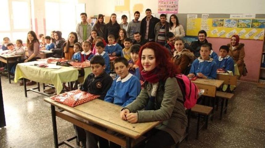 Matematik&ccedil;ilerden K&ouml;y Okuluna Kırtasiye Desteği