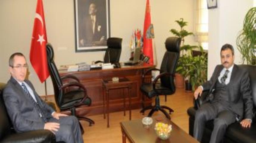 &Ccedil;orum Belediye Başkanı K&uuml;lc&uuml;'den Emniyet M&uuml;d&uuml;r&uuml; Doğan'a Taziye Ziyareti