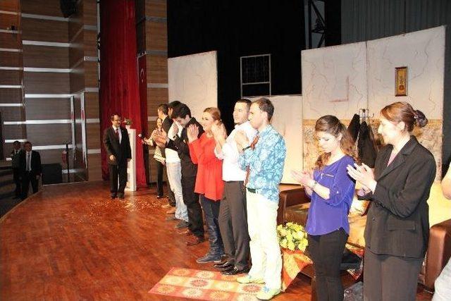 &ldquo;bir Sen Eksiktin&rdquo; Tiyatro G&ouml;sterisi Beğenildi 1