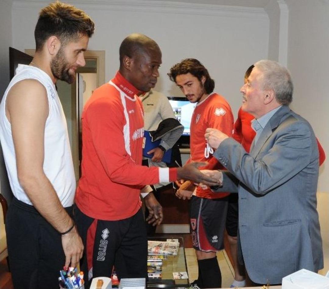 Futbolculara Umre Hediyesi