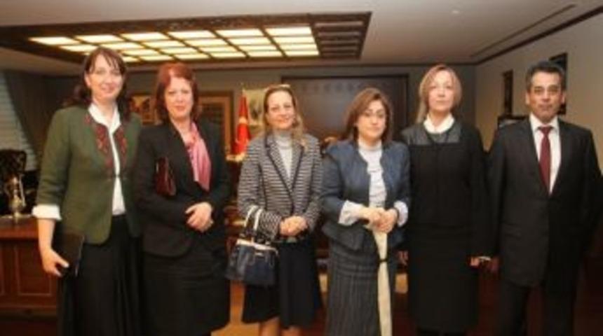 Song&uuml;l Malko&ccedil; Ve Aynur Dankaz&rsquo;dan Bakan Şahin&rsquo;e Ziyaret