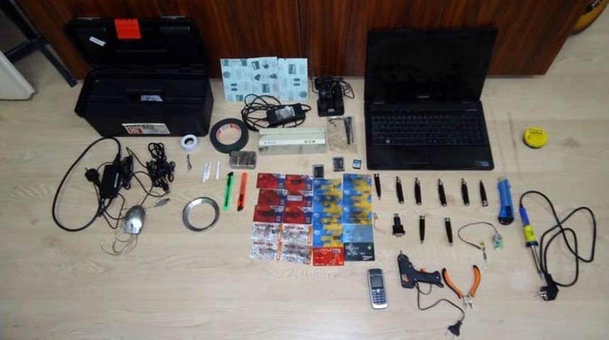 Denizli&rsquo;de ATM/BTM&rsquo;lerde Kart Kopyalama Işine Karışan Iki Kişi Tutuklandı