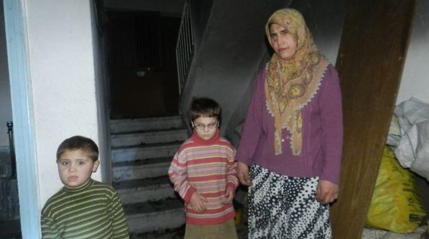 Evi Yanan Aile Yardım Eli Bekliyor
