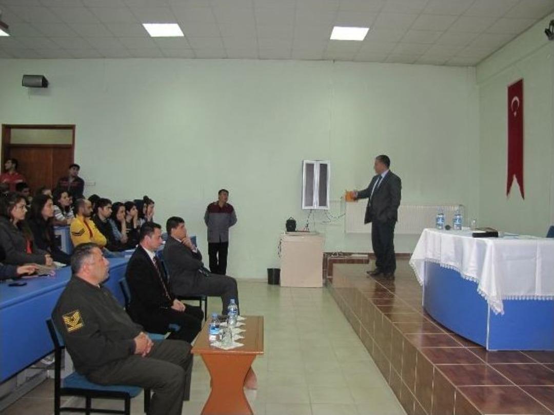 Kaymakam Buhara'dan 'yunus Emre Ve Hoşg&ouml;r&uuml;' Konferansı