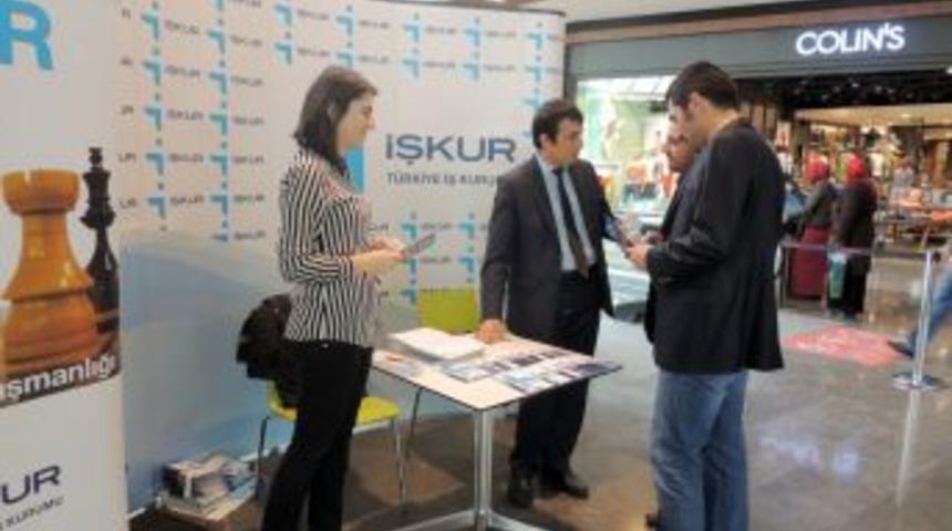 İŞKUR, AVM'lerde Kurduğu Standlarla Bilgilendiriyor