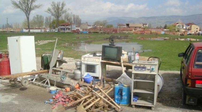 Hırsızlar Jandarmadan Ka&ccedil;amadı