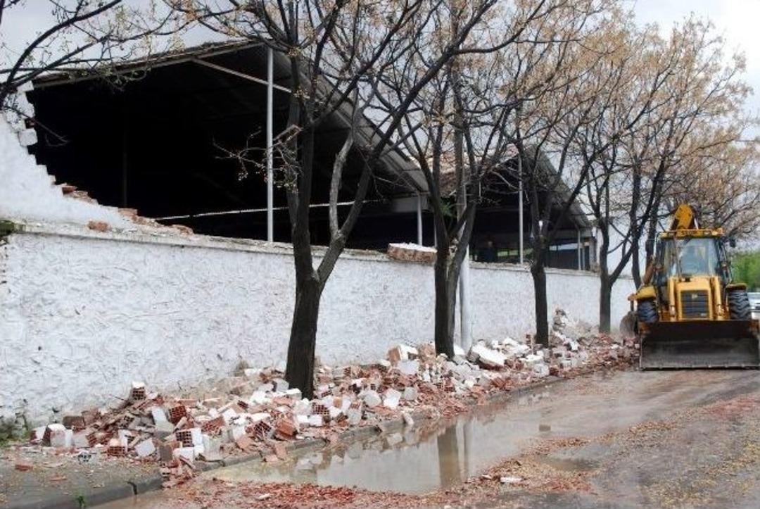 Salihli&rsquo;de Şiddetli R&uuml;zgar