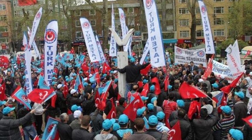 T&uuml;rk Metal Sendikası Sokağa D&ouml;k&uuml;ld&uuml;