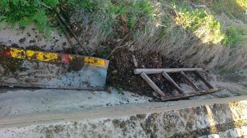 Kamyon Şof&ouml;rleri Kasa Pisliklerini Yol Kenarlarına Ve Sulama Kanallarına Atıyorlar