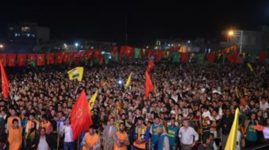 &Ouml;calan&rsquo;ın Doğum G&uuml;n&uuml; I&ccedil;in Binlerce Kişi Halfeti&rsquo;ye Geldi