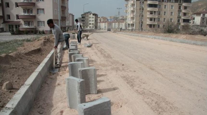 G&uuml;zelyurt Mahallesi&rsquo;nde Yol D&uuml;zenleme &Ccedil;alışmaları S&uuml;r&uuml;yor