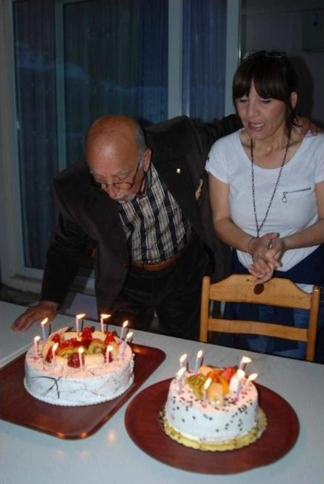 Huzurevinde S&uuml;rpriz Doğum G&uuml;n&uuml;