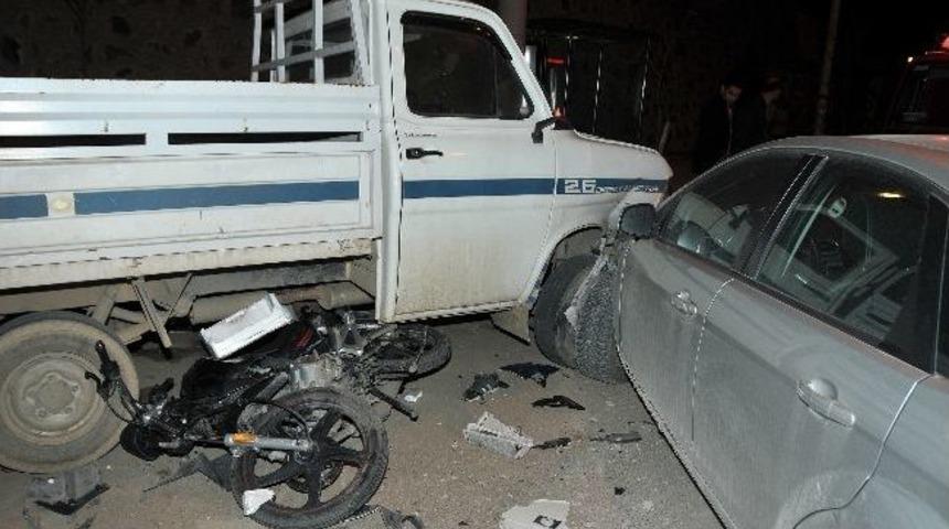 G&uuml;m&uuml;şhane'de Trafik Kazası: 1 &Ouml;l&uuml;, 1 Yaralı