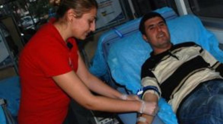 Ortaklar kan bağışına koştu