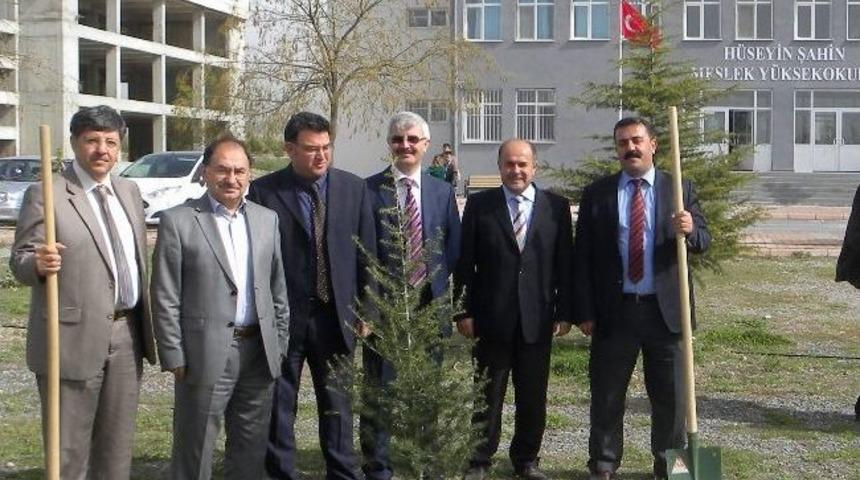 Seyrnani Kampusune Kadın Eli Değdi