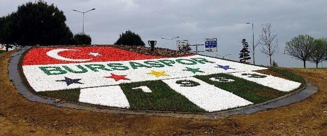 Acemler Kavşağına Dev Bursaspor Amblemi