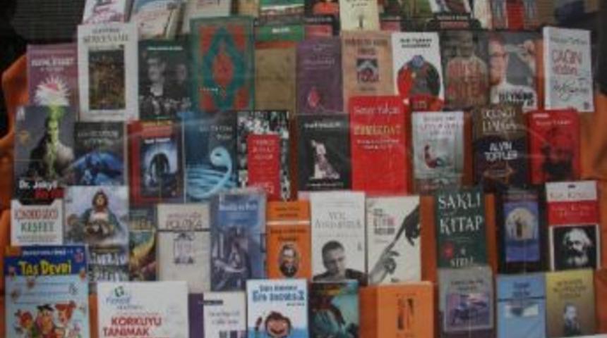 Bing&ouml;l&rsquo;deki Kitapevlerinde G&uuml;ncel Eserler İlgi G&ouml;r&uuml;yor