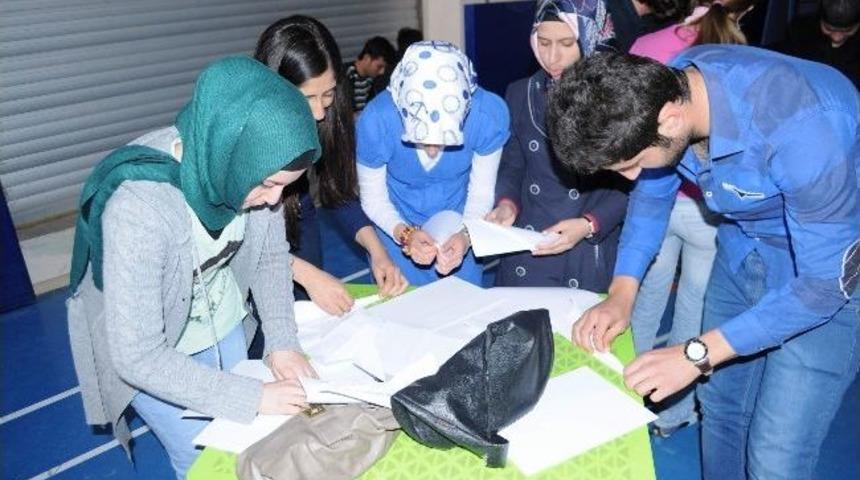 7 Aralık &Uuml;niversitesi&rsquo;nde U&ccedil;aklar Yarıştı