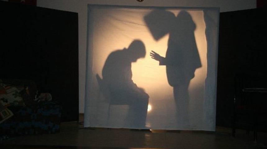 T&uuml;rkeş&rsquo;in Hayatını Konu Alan Tiyatro Oyunu Sahnelendi