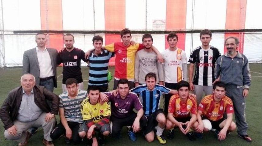 Suşehri Meslek Y&uuml;ksekokulu Futbol Turnuvası D&uuml;zenledi