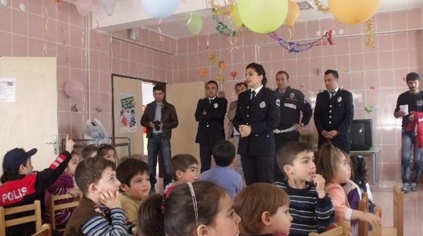 İl&ccedil;e Emniyet Anaokulunu Ziyaret Etti
