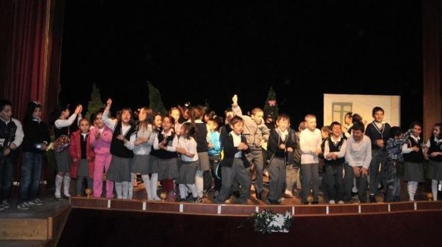 &rdquo;bencil Dev Ve &Ccedil;ocuklar&rdquo; Sahne Aldı