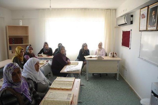 Çeşme Belediyesi Belediye Kur’an Kursu Açtı