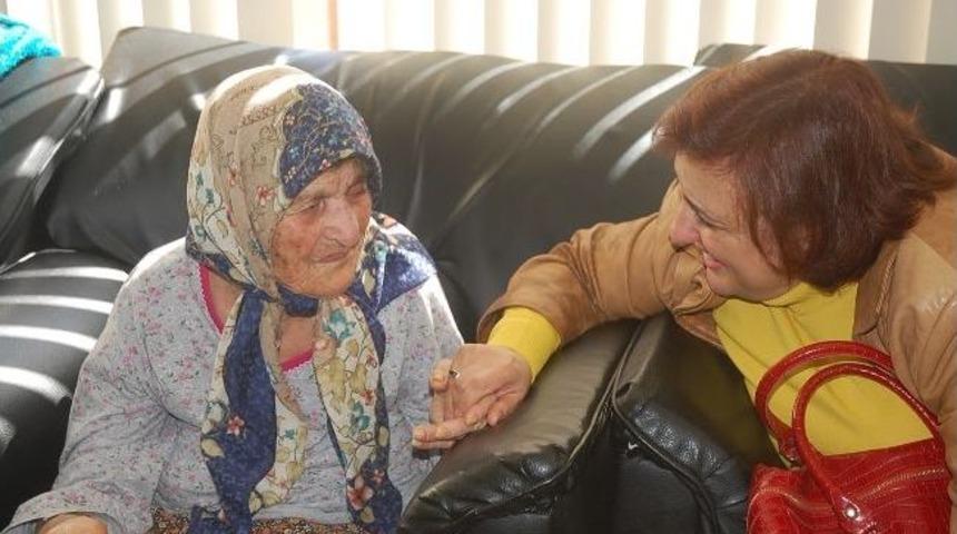 Yıllar Sonra Komşusuyla Bakım Evinde Karşılaştı