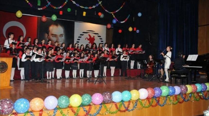 Om&uuml; Vakfı Koleji&rsquo;nin Nostalji Gecesi