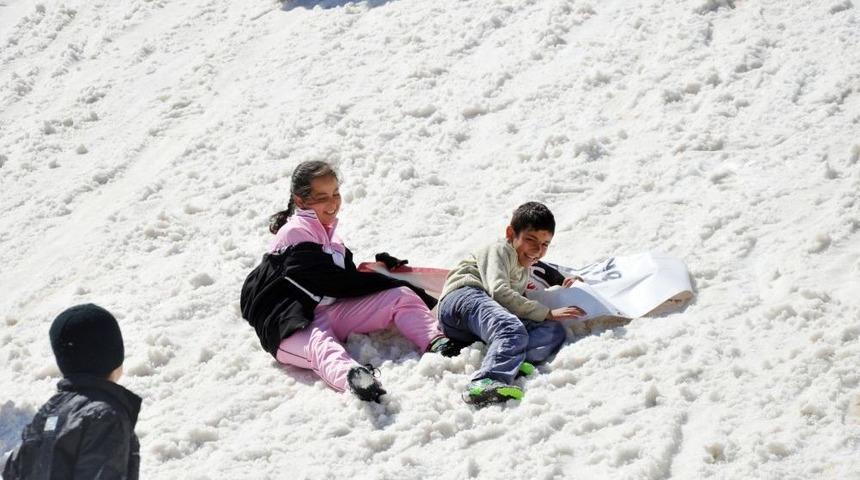 Everest&rsquo;le Hem Doğaya, Hem Sevgiye Uzandılar