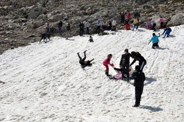 Everest’le Hem Doğaya, Hem Sevgiye Uzandılar