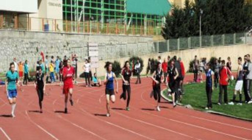 Burhan Felek&rsquo;te 'Yıldızlar-Gen&ccedil;ler Olimpik Sporcu Yarışmaları' Yapıldı