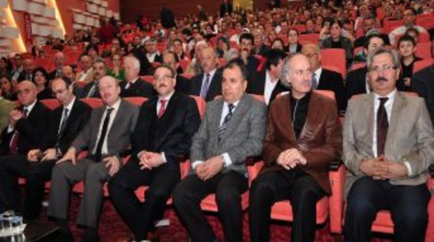 Başarılı &Ouml;ğrencilerin Altınlarını Eskişehirsporlu Futbolcular Verdi