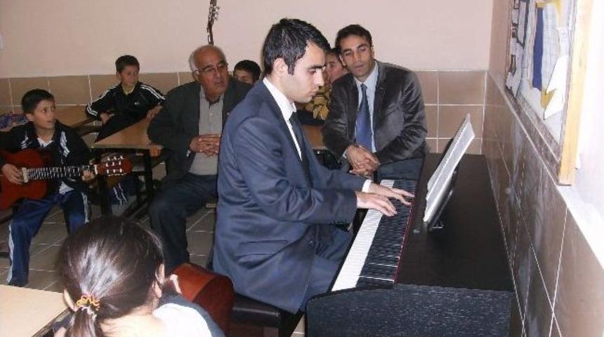 &Ouml;zel Kolej Değil, Bir K&ouml;y Okulu