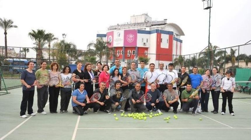 Kepez&rsquo;de &ldquo;yetişkinler Tenis Kursu&rdquo; Devam Ediyor