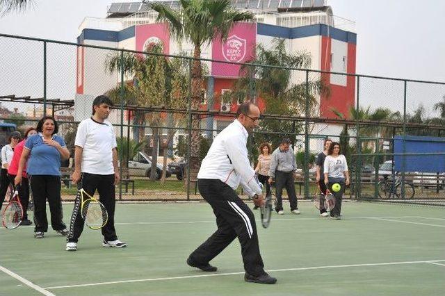 Kepez’de “yetişkinler Tenis Kursu” Devam Ediyor