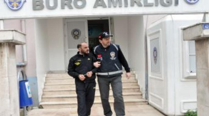 Amb&uuml;lansların Camlarını Kıran Şahıs G&ouml;zaltına Alındı