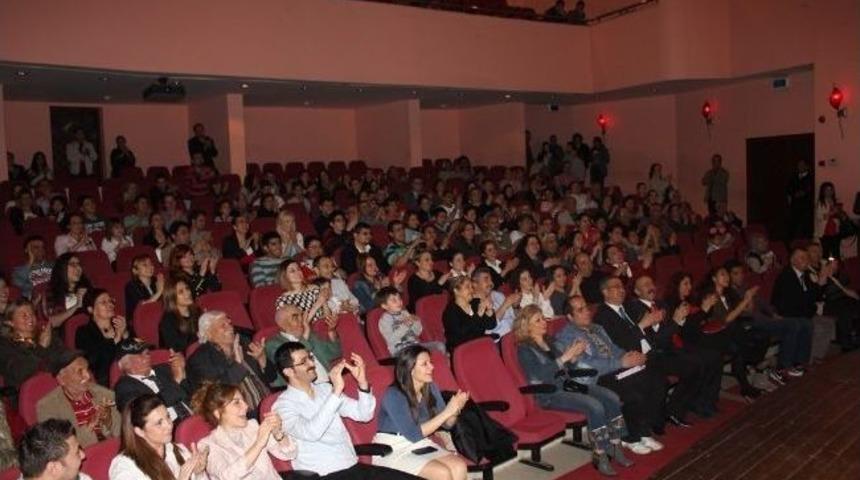 Kanser Haftasında Kanser Temalı Oyun Aydınlılar&rsquo;ı B&uuml;y&uuml;ledi