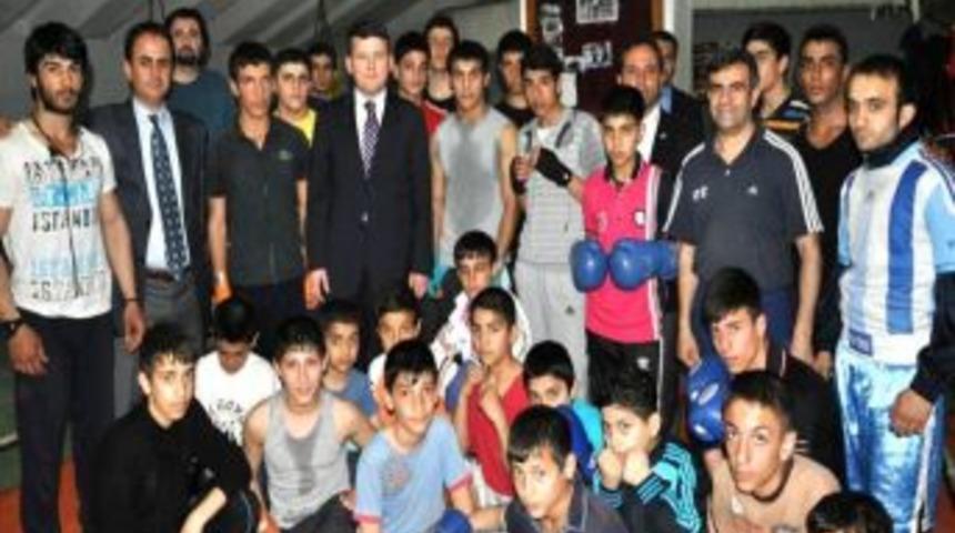 Cizre Kaymakamı Koca'dan Gen&ccedil;lere Derbi Ma&ccedil;ı Izletme S&ouml;z&uuml;