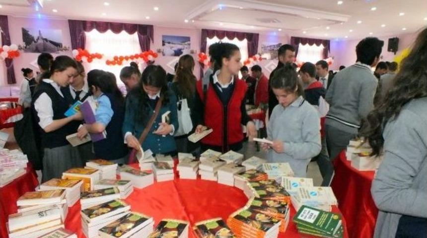 Koyulhisar’da Kitap Fuarı Açıldı