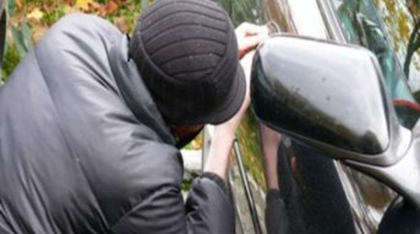 İzmir Emniyetinden, Otomobil Hırsızlarına Ge&ccedil;it Yok