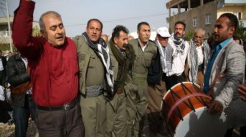 "T&uuml;rk Ve K&uuml;rt Kardeştir, Biz T&uuml;rkiye Vatandaşıyız"