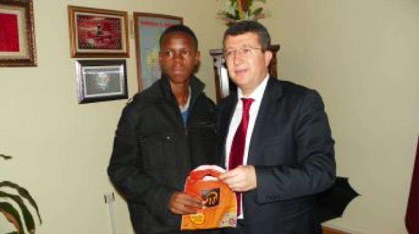 Kırıkkale'nin Şampiyon &Ouml;ğrencileri Milli Eğitim M&uuml;d&uuml;r&uuml;'n&uuml; Ziyaret Etti