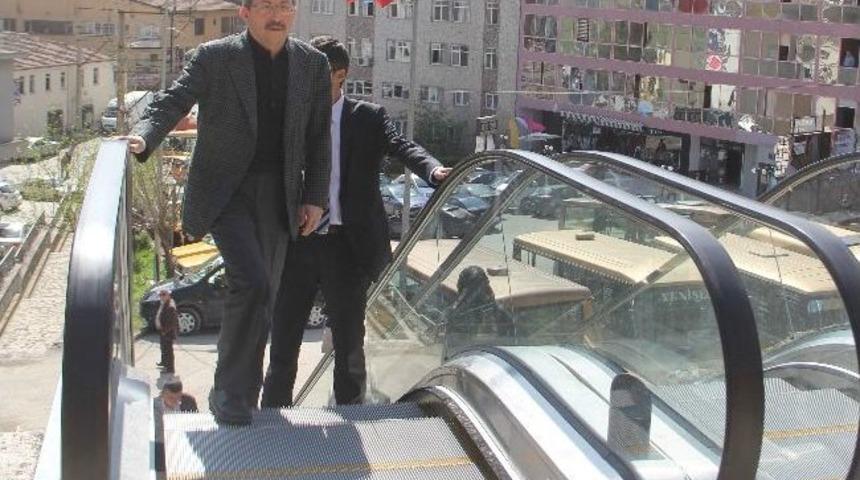 Mahallelere Y&uuml;r&uuml;yen Merdiven Ve Kule Asans&ouml;rden Sonra Yatay Asans&ouml;r