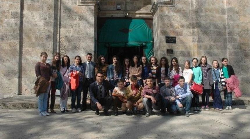 Polis Başarılı &Ccedil;ocukları Gezdirdi