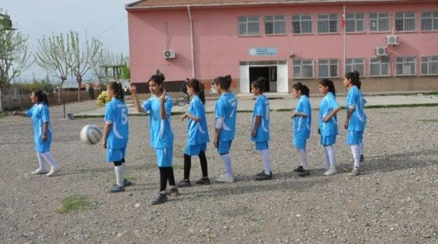 Silopi Bostancı İlk&ouml;ğretim Okulu B&ouml;lge Şampiyonluğuna Hazırlanıyor